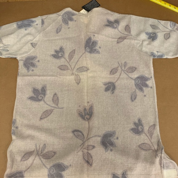 Gabriella T women’s shirt - Picture 7 of 7